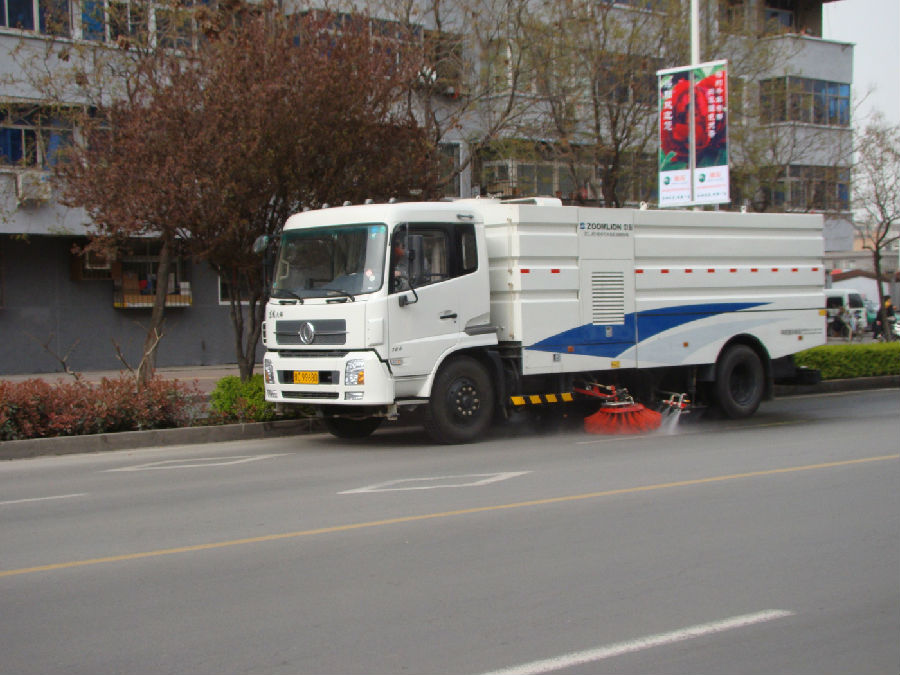 186条道路保洁实施“一路一策”