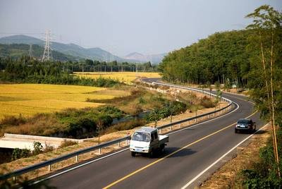 全力消除农村公路安全隐患