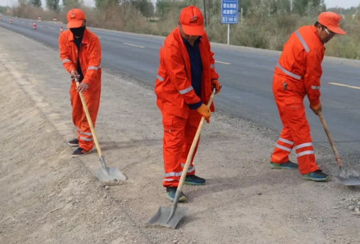 抢抓春日好时光 掀起公路养护热潮