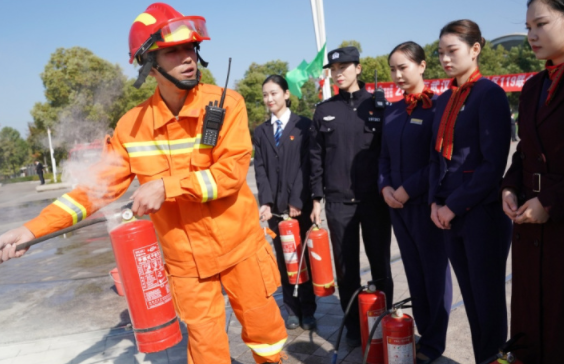 我市组织收听收看全省消防工作电视电话会议