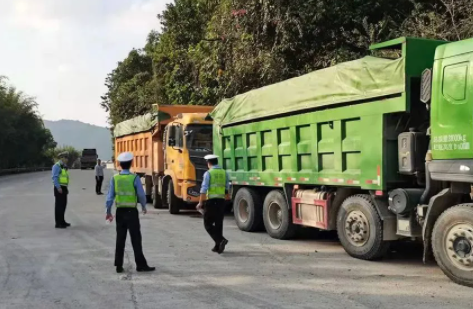 “全市一盘棋”齐抓共管，跨部门联动重拳整治——铁东线上大货车“规矩”多了