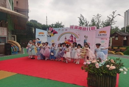 花溪雨幼儿园嘉年华三公仔儿药推广行活动